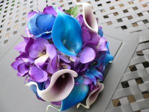 Purple and blue small hydrangea bouquet - Image 5