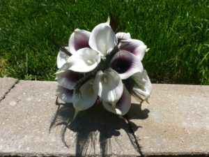 Picasso and  ivory white calla and peacock feather bouquet, small bouquet, bridesmaids bouquet, small bridal bouquet - Image 3