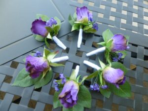Rose baby's breath boutonniere, button hole, corsage, available in more colors, customizable