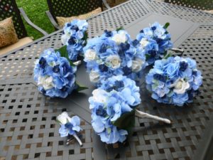 Blue hydrangea small bouquet - Image 3