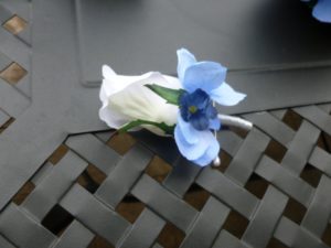 Rose boutonnière with hydrangeas - Image 3