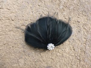 Black feather clip, feather accessory, white feather fascinator - Image 2