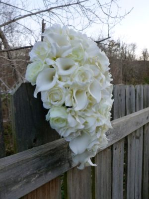 Ivory, cream bouquet with gold accent - Image 3