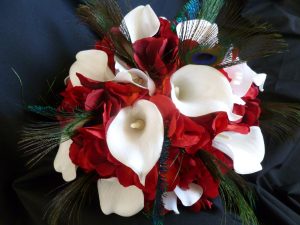 Red and white bridal bouquet, hydrangea, calla lily, artificial flower, bride bouquet with peacock feathers, rustic country, jute and lace - Image 2