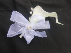 Calla lily wrist corsage, pin on corsage, rhinestone, pearl wristlet - Image 4