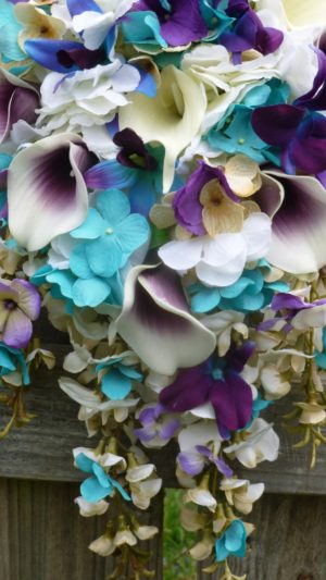 Cascading bridal bouquet with champagne hydrangeas - Image 2