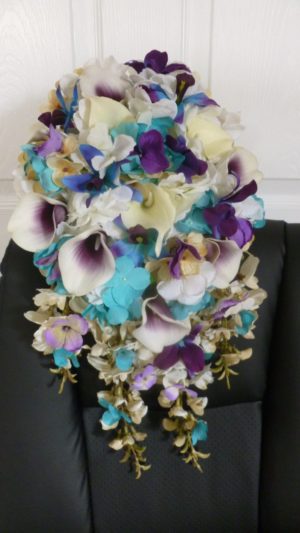 Cascading bridal bouquet with champagne hydrangeas - Image 4