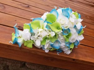 Turquoise and green cascading bouquet - Image 2