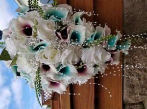 Cascading teal plum bouquet - Image 4