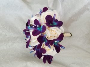 Red rose and galaxy orchid bridal bouquet - Image 2