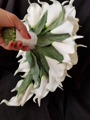 Calla lily cascading bouquet - Image 4