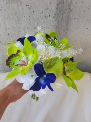 Navy and lime cascading bouquet - Image 13