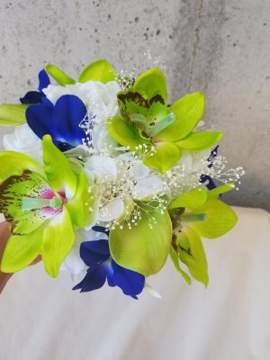 Navy and lime cascading bouquet - Image 12