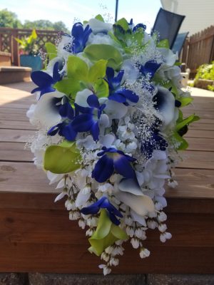 Navy and lime cascading bouquet - Image 11