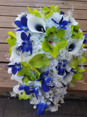 Navy and lime cascading bouquet - Image 10