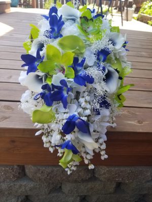 Navy and lime cascading bouquet - Image 6