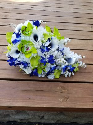 Navy and lime cascading bouquet - Image 3