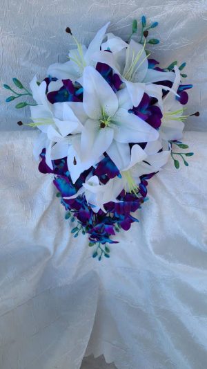 Casablanca lily and galaxy orchid bouquet - Image 3