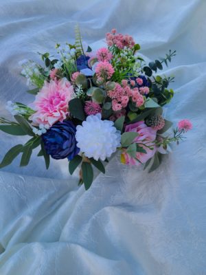 Pink and blue bridal bouquet - Image 9