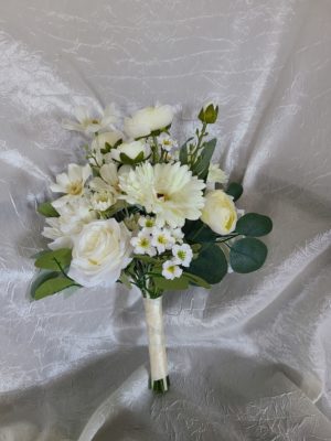 Daisy & dahlia bouquet with roses and rananculus - Image 8