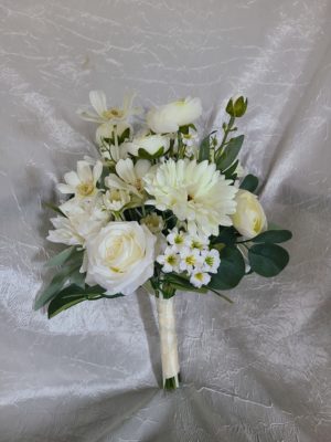 Daisy & dahlia bouquet with roses and rananculus - Image 7