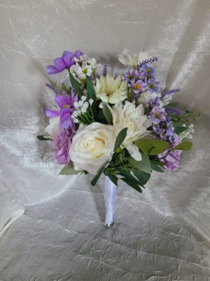 Lavender and white bridal bouquet - Image 7