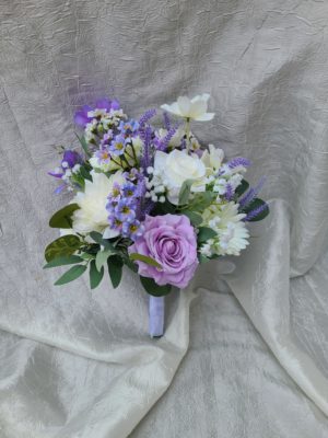 Lavender and white bridal bouquet - Image 12